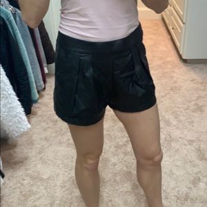 Tart faux leather short